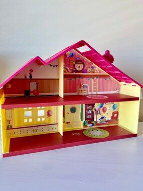 Bluey Celebration Party DOLLHOUSE 2-level House Imaginative Playset Moose Toys
